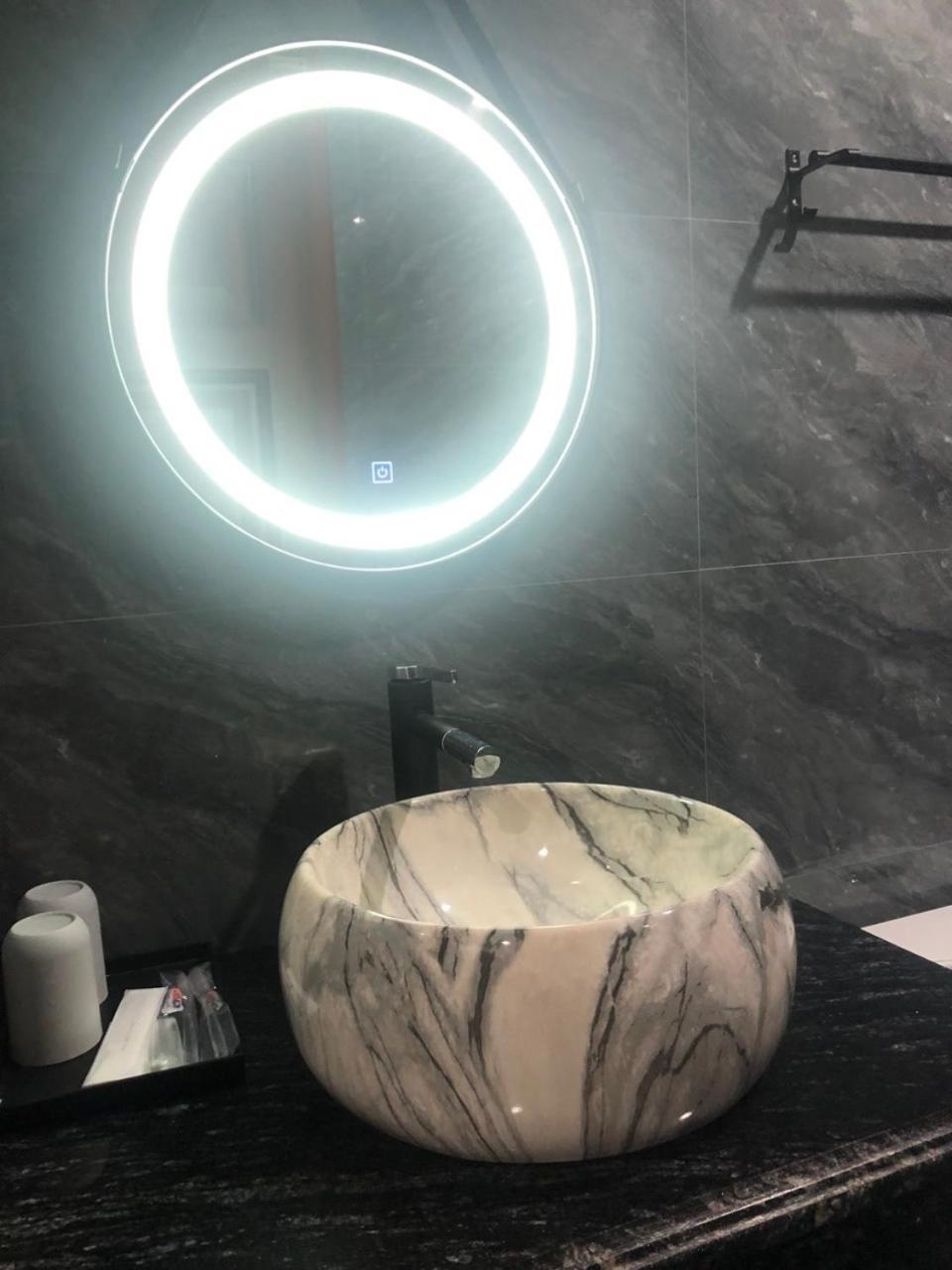 Tuan Chau Hqt Hotell Ha Long Exteriör bild