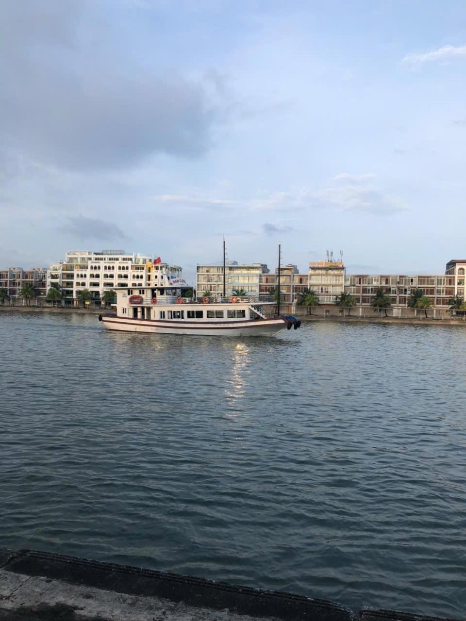Tuan Chau Hqt Hotell Ha Long Exteriör bild